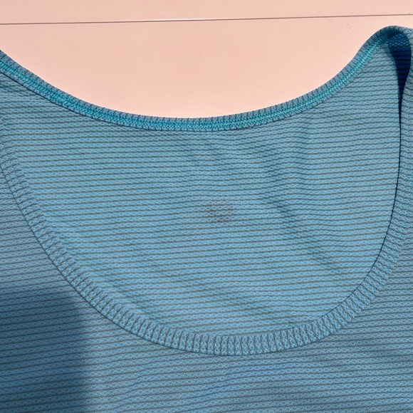 Lululemon Men’s Light Blue Tank Top with Reflector, Large - Picture 3 of 5